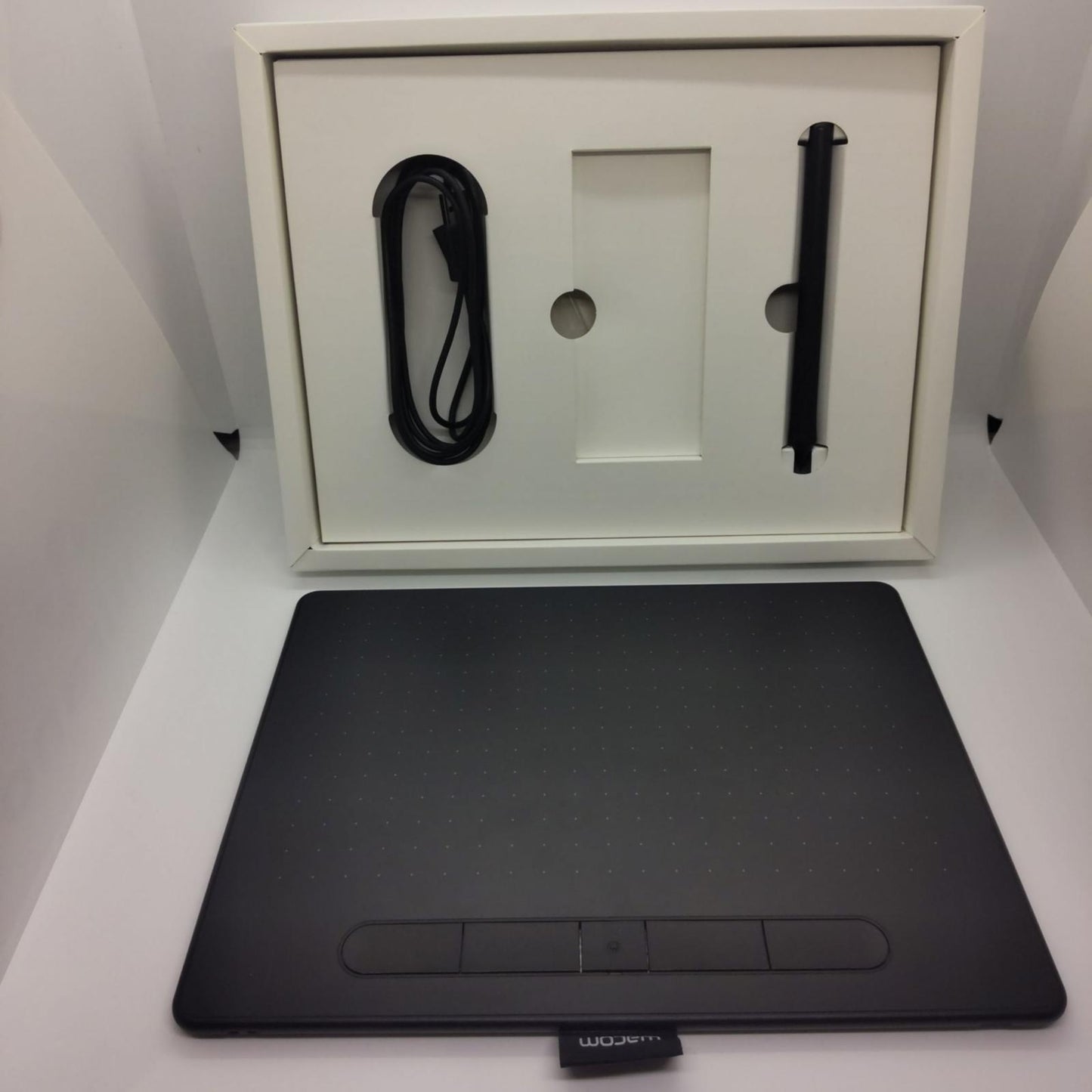 【全額返金保証】【最速発送】WACOM Intuos Medium ワイヤレス ブラック CTL-6100WL/K0 動作確認済