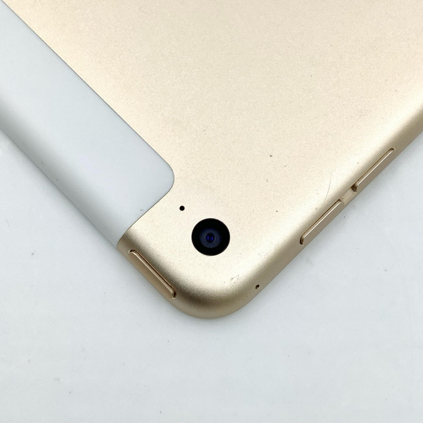 【全額返金保証】【最速発送】Apple iPad mini 第4世代 16GB ゴールド WiFi+Cellular docomo 白ロム 動作確認済
