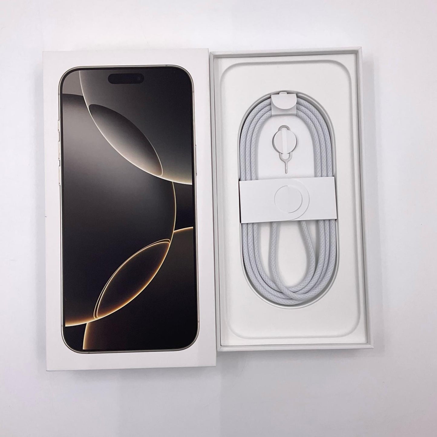 【全額返金保証】【最速発送】Apple iPhone iPhone 16 Pro Max 256GB ナチュラルチタニウム SIMフリー 白ロム 超美品 動作確認済 94%