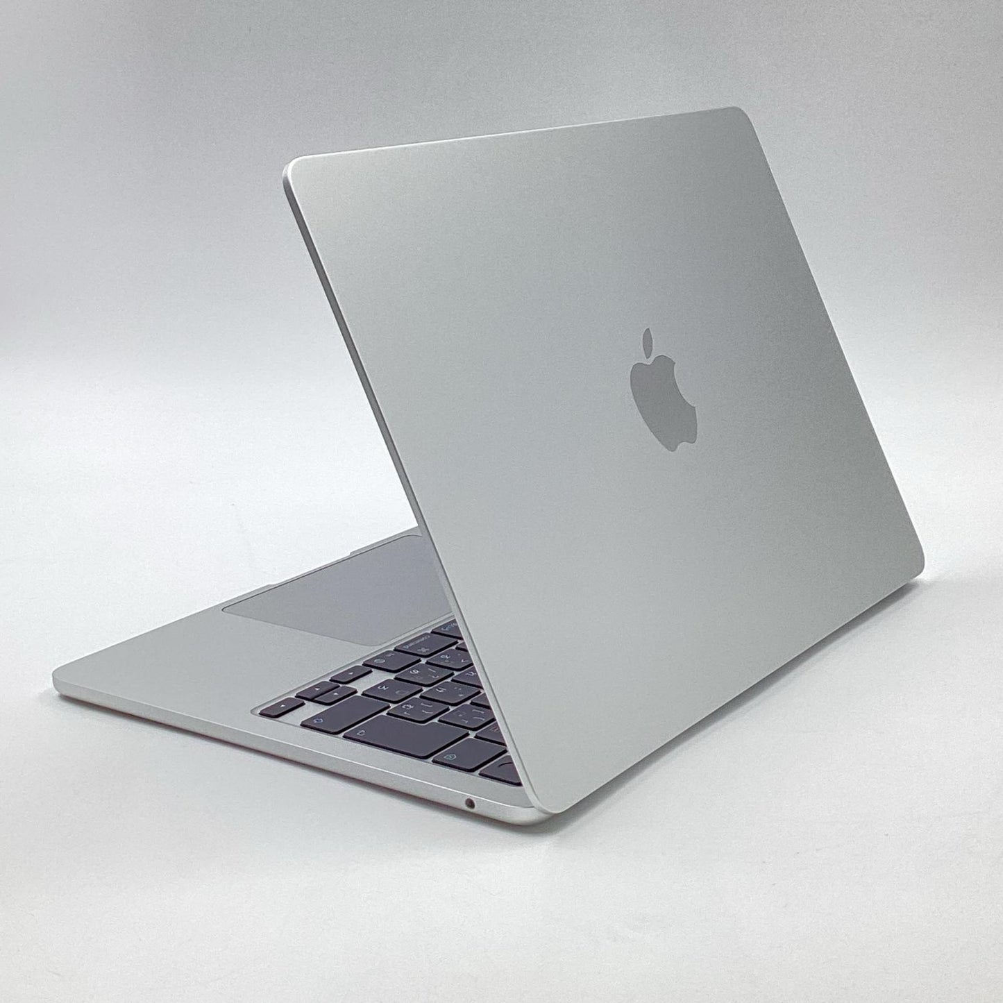 【全額返金保証】【最速発送】Apple MacBook Air 13.6インチ 2025 Apple M4 16GB SSD 256GB シルバー 100% 超美品 動作確認済