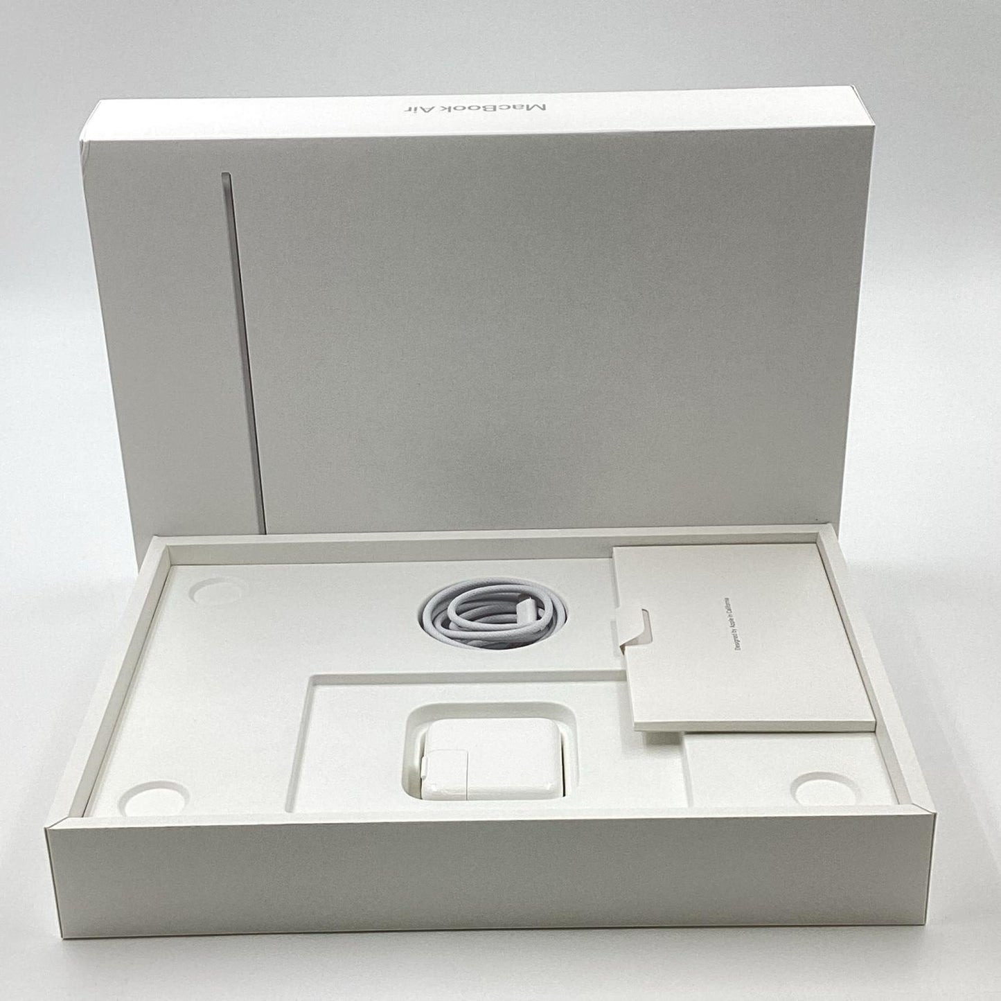 【全額返金保証】【最速発送】Apple MacBook Air 13.6インチ 2025 Apple M4 16GB SSD 256GB シルバー 100% 超美品 動作確認済