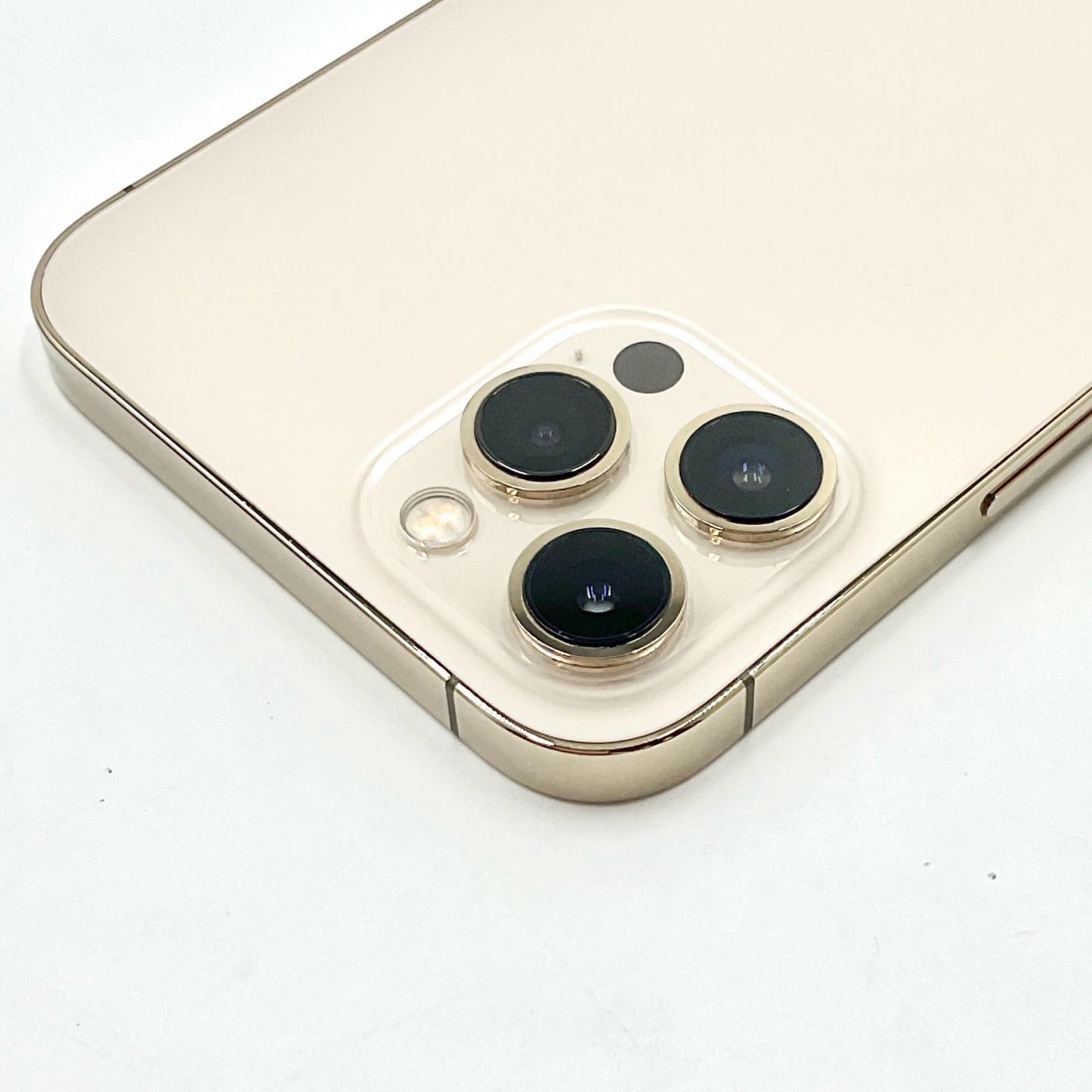 【全額返金保証】【最速発送】Apple iPhone iPhone 12 Pro Max 256GB ゴールド docomo 白ロム 動作確認済 89%