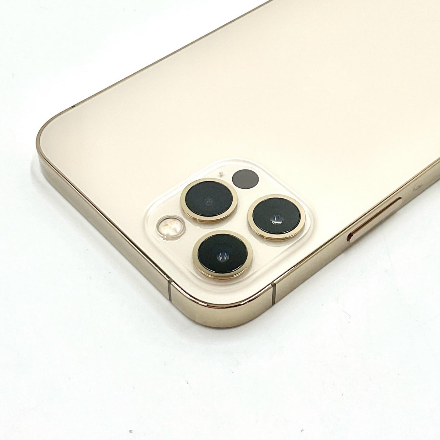 【最速発送】Apple iPhone iPhone 12 Pro 128GB ゴールド docomo 白ロム【難有】 84%
