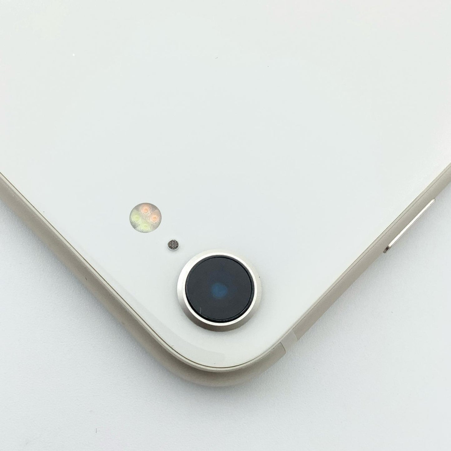 【全額返金保証】【最速発送】Apple iPhone iPhone SE（第3世代） 64GB スターライト au 白ロム 動作確認済 81%