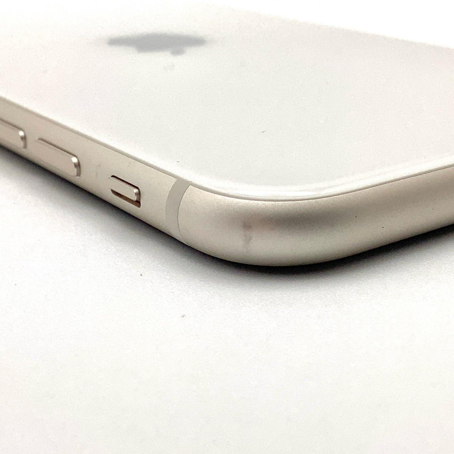 【全額返金保証】【最速発送】Apple iPhone iPhone SE（第3世代） 64GB スターライト au 白ロム 動作確認済 81%