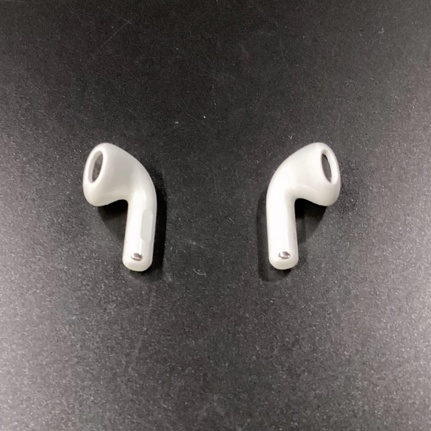 【全額返金保証】【最速発送】Apple AirPods 4（ANC） 美品 動作確認済