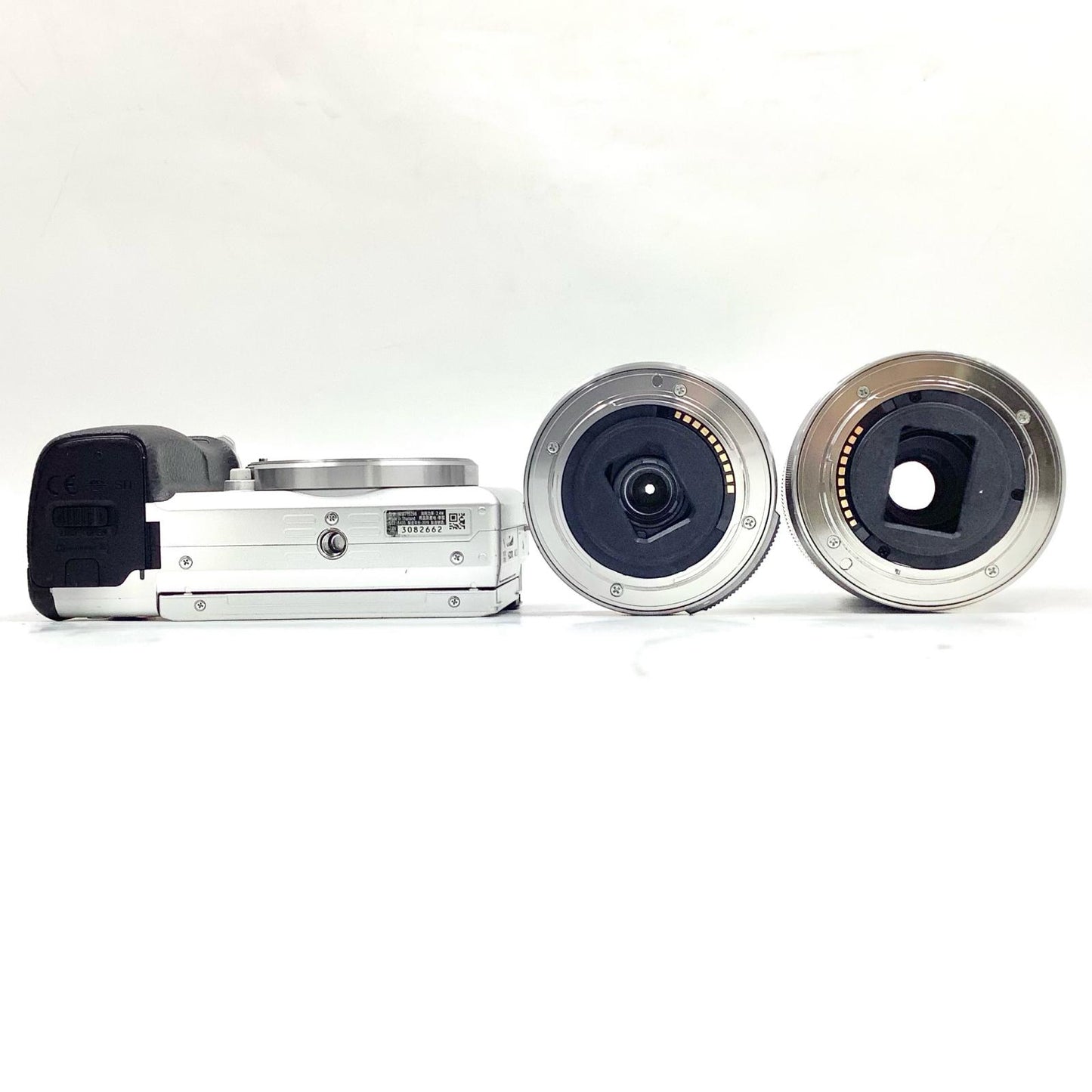 【全額返金保証】【最速発送】Sony デジタル一眼 α6400 ILCE-6400Y ダブルズームレンズキット シルバー 動作確認済