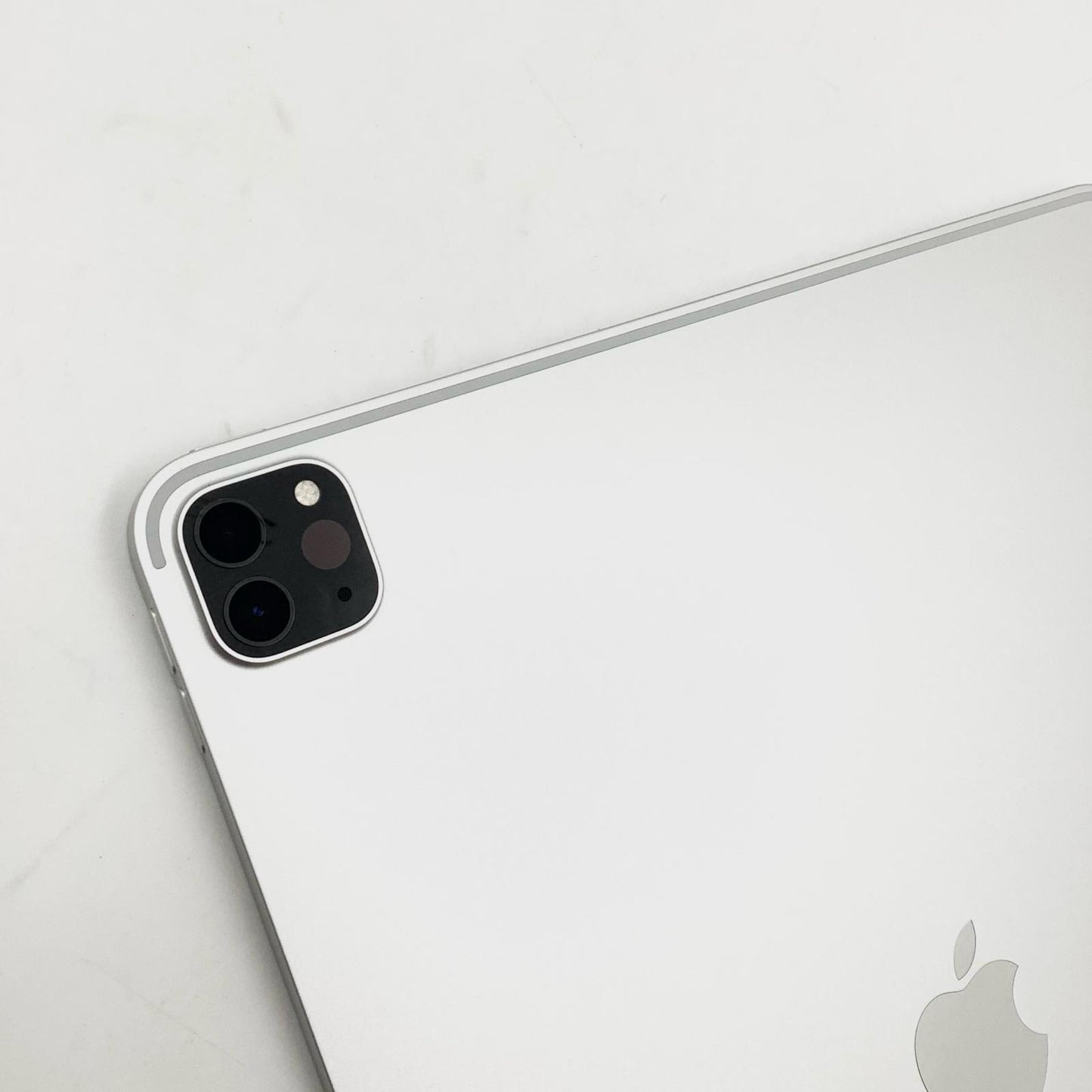 【全額返金保証】【最速発送】Apple iPad Pro 12.9インチ 第6世代 256GB シルバー Wi-Fi 動作確認済