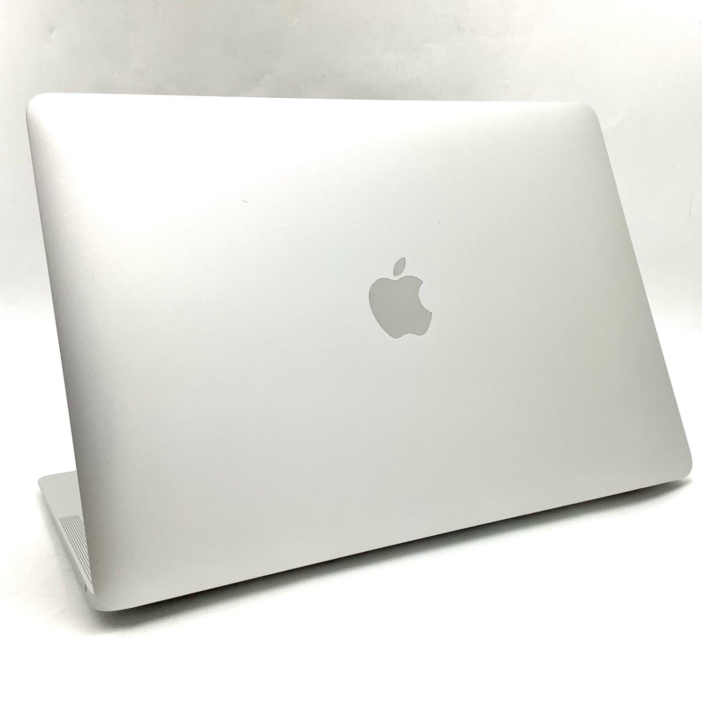 【全額返金保証】【最速発送】Apple MacBook Air 13.3インチ 2020 Apple M1 8GB SSD 256GB シルバー 97% 動作確認済