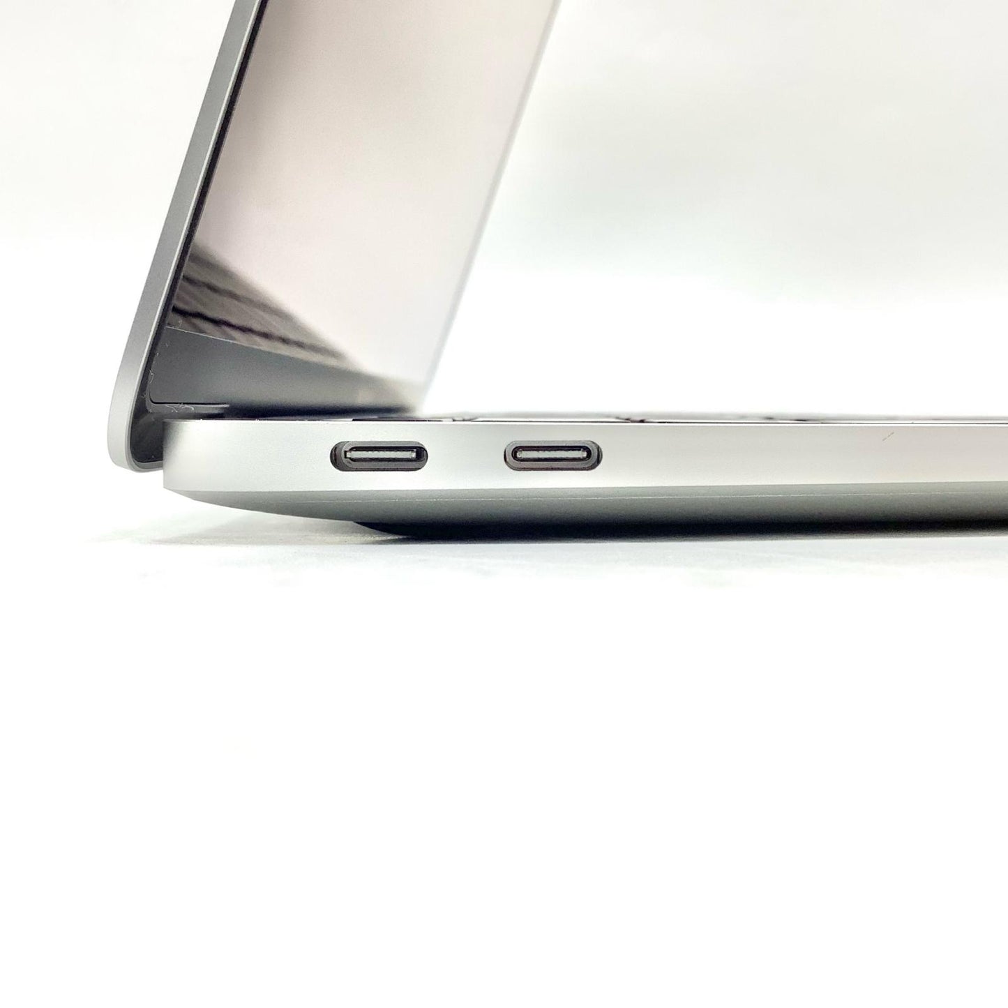 【全額返金保証】【最速発送】Apple MacBook Air 13.3インチ 2020 Apple M1 8GB SSD 256GB シルバー 97% 動作確認済
