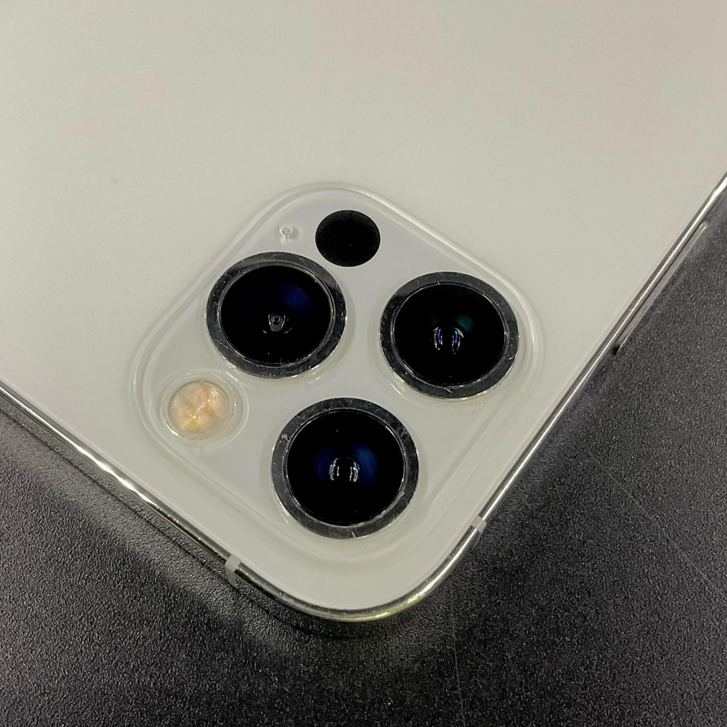 【全額返金保証】【最速発送】Apple iPhone iPhone 12 Pro 128GB シルバー Softbank 白ロム 動作確認済 76%