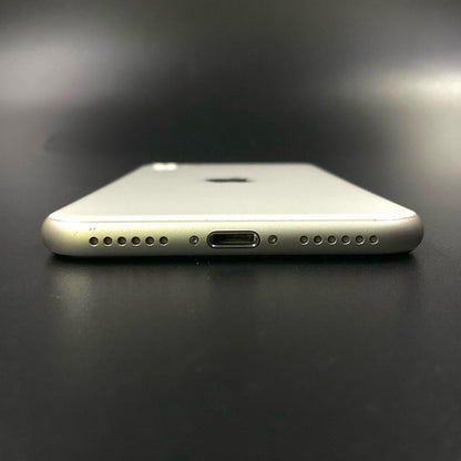 【全額返金保証】【最速発送】Apple iPhone iPhone SE（第3世代） 64GB スターライト docomo 白ロム 動作確認済 81%