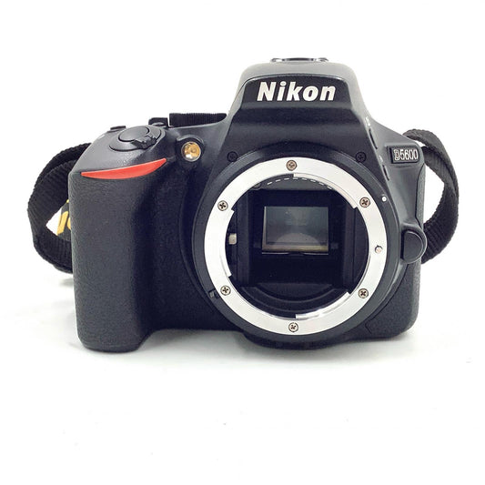 【全額返金保証】【最速発送】Nikon デジタル一眼 D5600 18-55 VR レンズキット ブラック 動作確認済