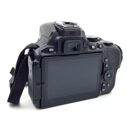 【全額返金保証】【最速発送】Nikon デジタル一眼 D5600 18-55 VR レンズキット ブラック 動作確認済