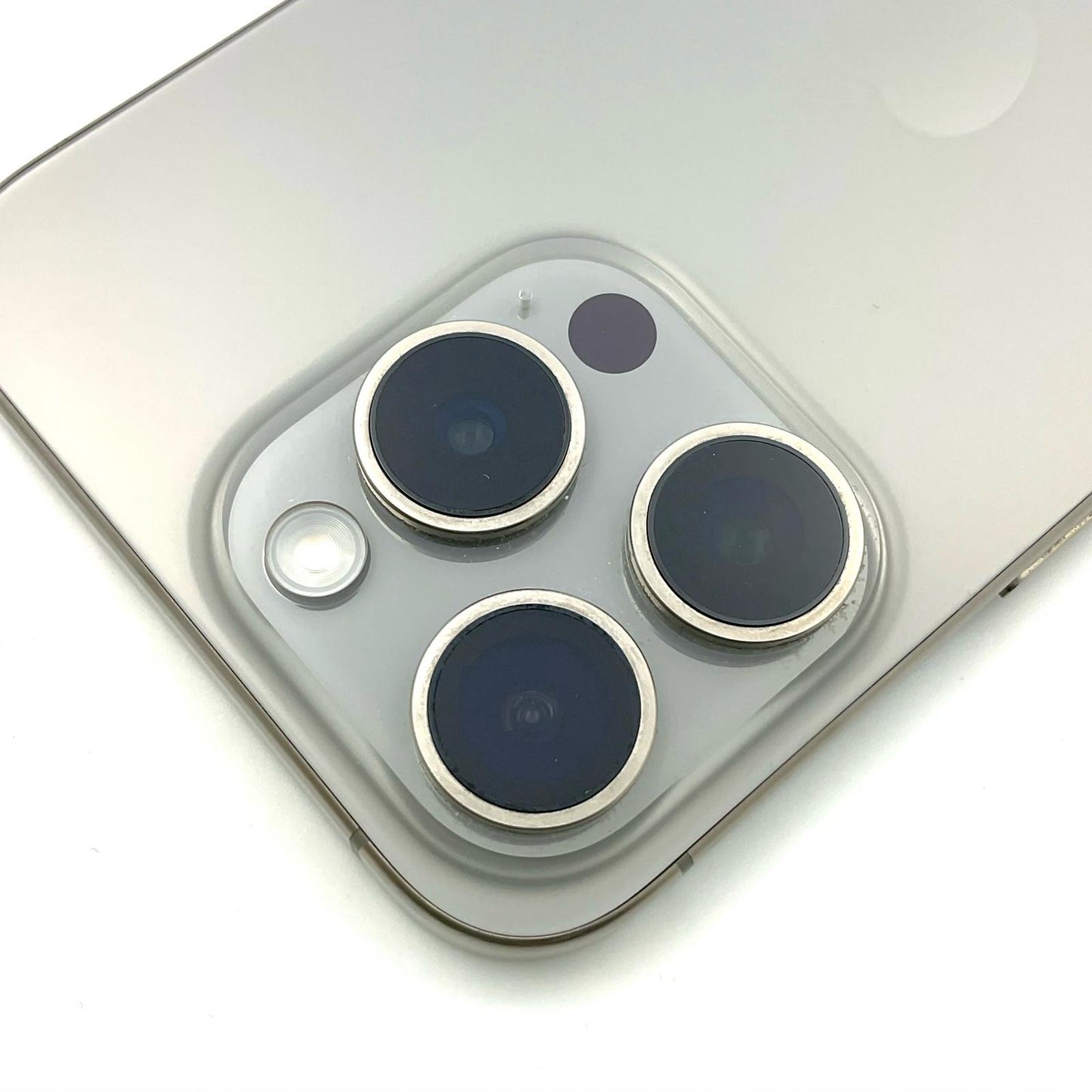 【全額返金保証】【最速発送】Apple iPhone iPhone 15 Pro 128GB ナチュラルチタニウム au 白ロム 動作確認済 88%
