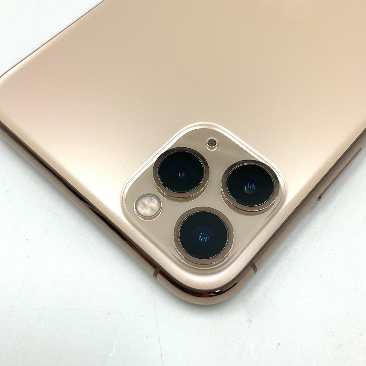 【全額返金保証】【最速発送】Apple iPhone iPhone 11 Pro Max 256GB ゴールド au 白ロム 動作確認済 83%