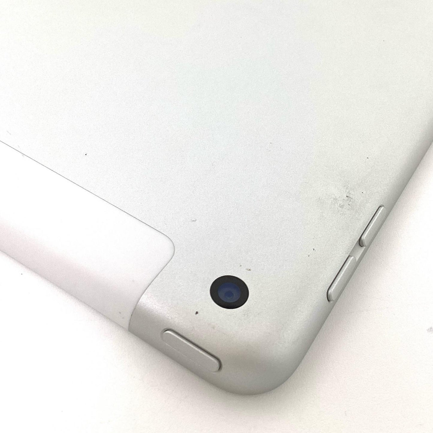【全額返金保証】【最速発送】Apple iPad iPad 10.2インチ 第8世代 128GB シルバー WiFi+Cellular au 白ロム 動作確認済