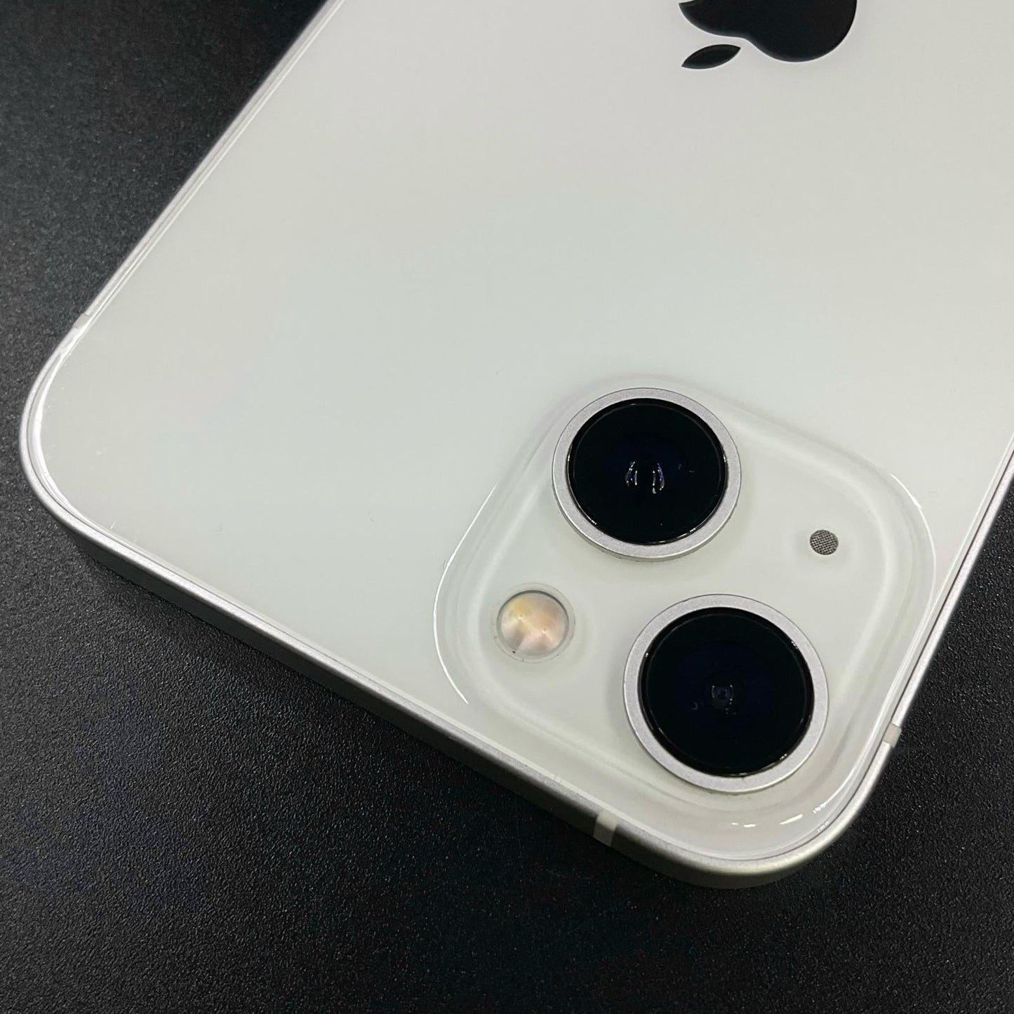 【全額返金保証】【最速発送】Apple iPhone iPhone 13 256GB スターライト docomo 白ロム 動作確認済 77%