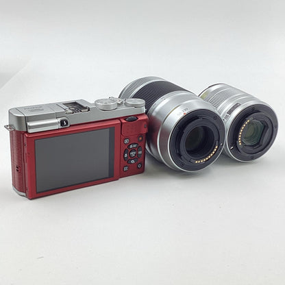 【全額返金保証】【最速発送】FUJIFILM デジタル一眼 FUJIFILM X-A1 ダブルズームレンズキット [レッド] 動作確認済