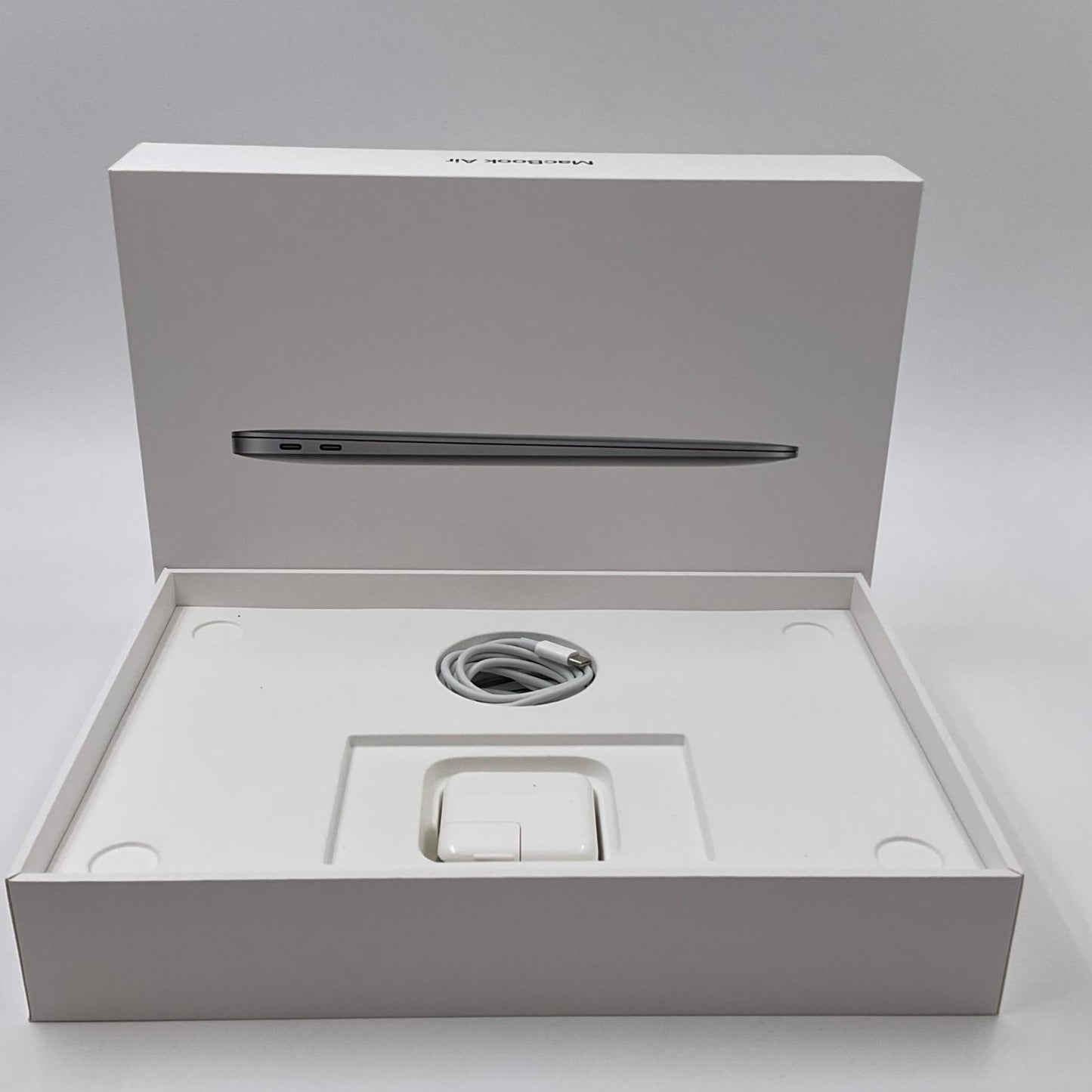 【全額返金保証】【最速発送】Apple MacBook Air 13インチ 2019 1.6GHz デュアルコアIntel Core i5 8GB SSD 256GB シルバー 87.1% 動作確認済
