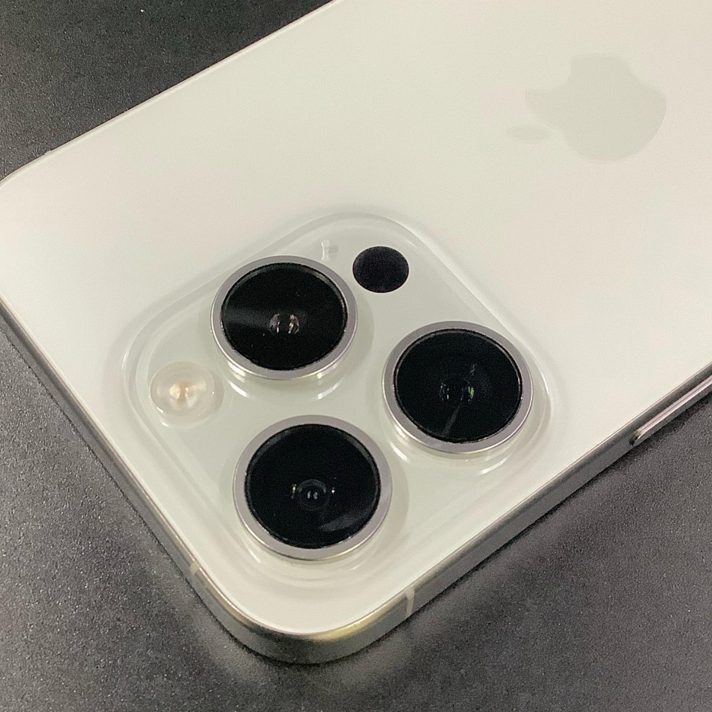 【全額返金保証】【最速発送】Apple iPhone iPhone 15 Pro 128GB ホワイトチタニウム SIMフリー 白ロム 美品 動作確認済 92%