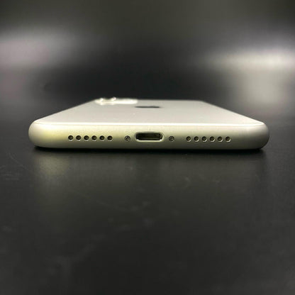 【全額返金保証】【最速発送】Apple iPhone iPhone 11 64GB ホワイト au 白ロム 動作確認済 86%