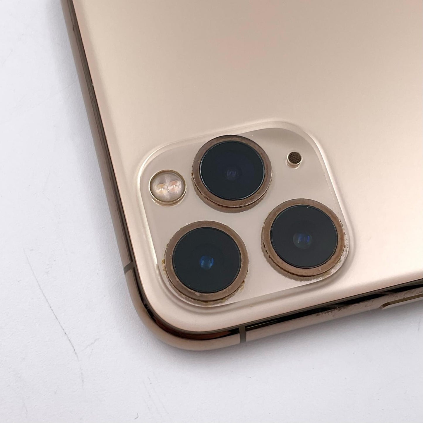 【全額返金保証】【最速発送】Apple iPhone iPhone 11 Pro Max 256GB ゴールド docomo 白ロム 動作確認済 77%