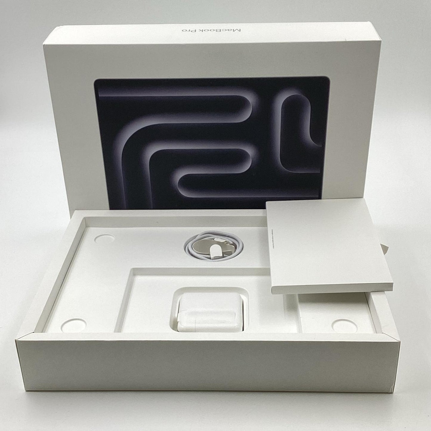 【全額返金保証】【最速発送】Apple MacBook Pro 14インチ 2024 Apple M4 16GB SSD 512GB シルバー 100% 超美品 動作確認済