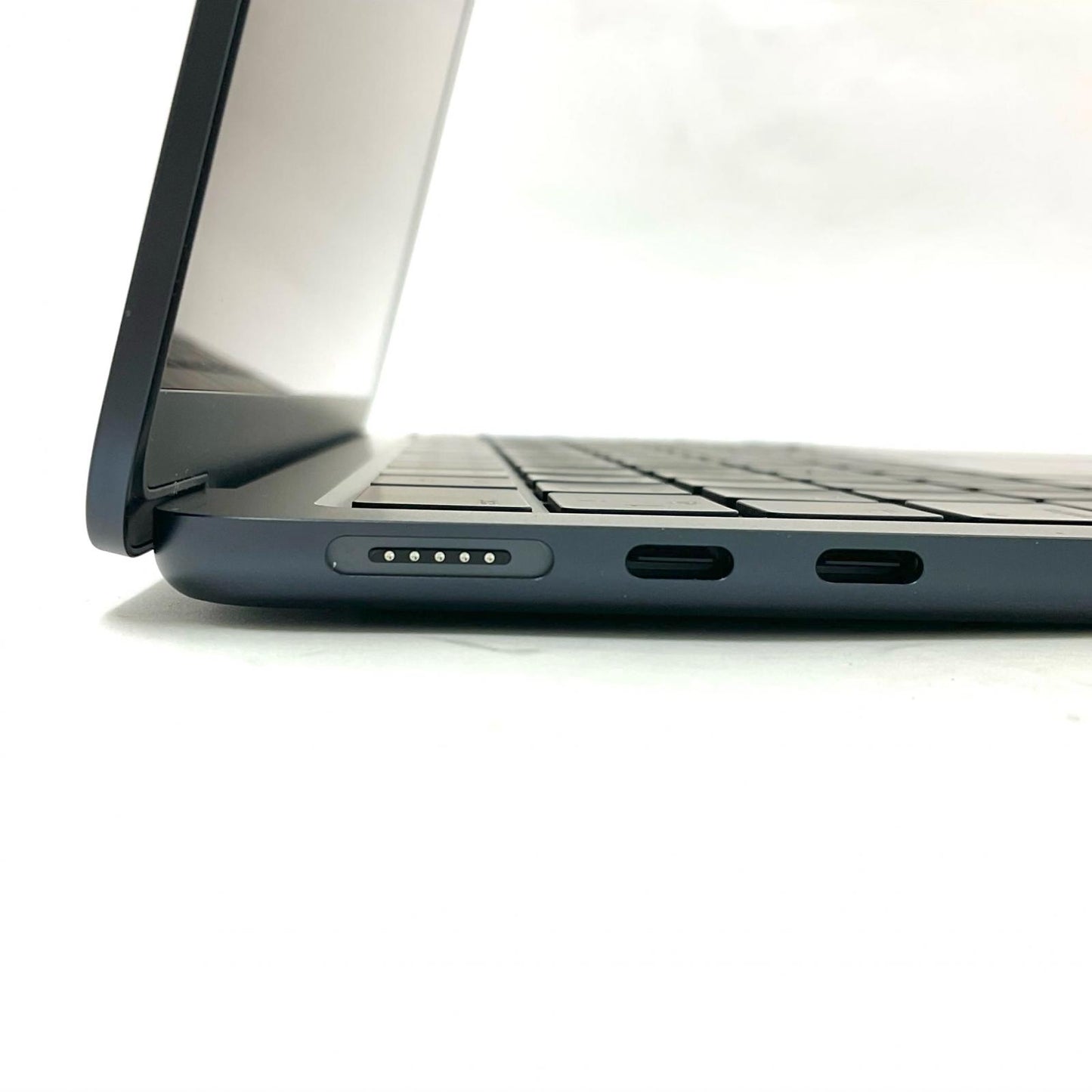 【全額返金保証】【最速発送】Apple MacBook Air 13インチ 2022 Apple M2 16GB SSD 256GB ミッドナイト 100% 超美品 動作確認済