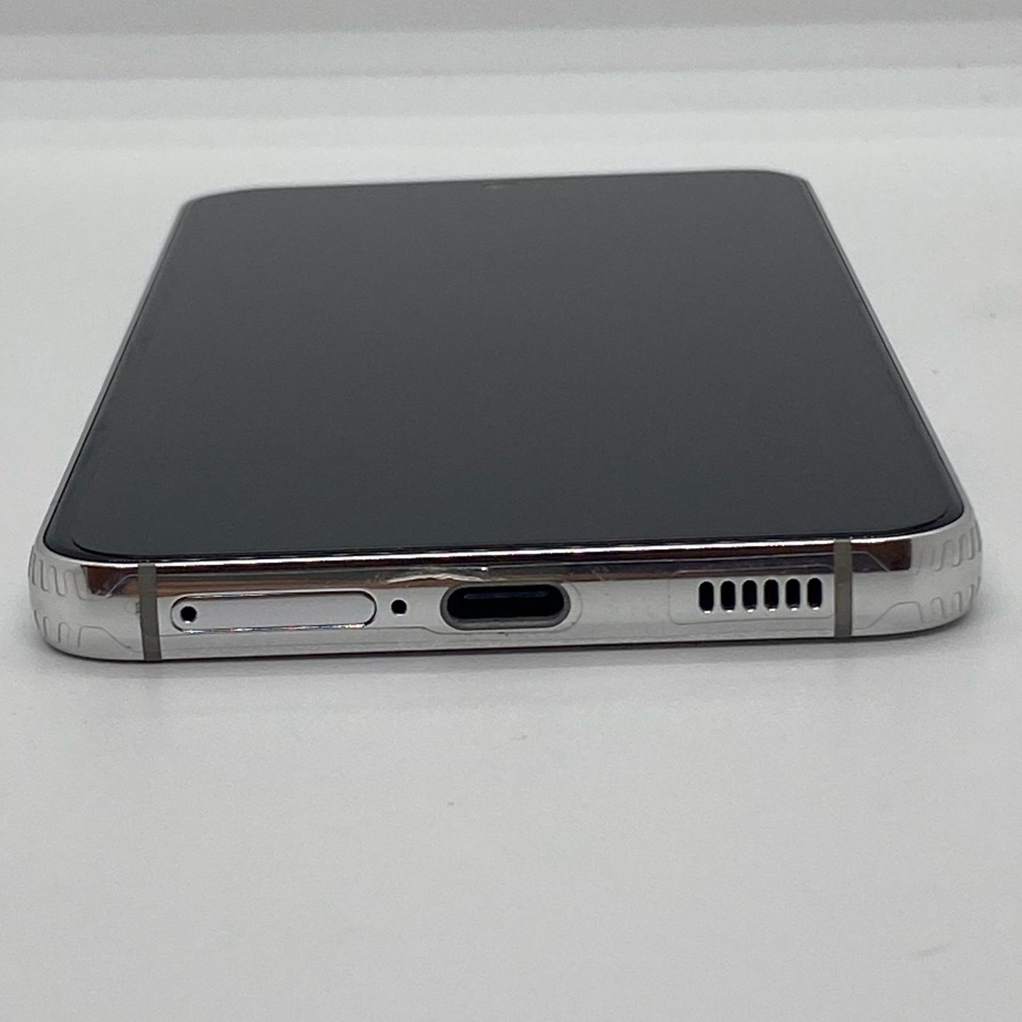 【全額返金保証】【最速発送】SAMSUNG Galaxy S22 256GB Phantom White au SCG13 白ロム 動作確認済