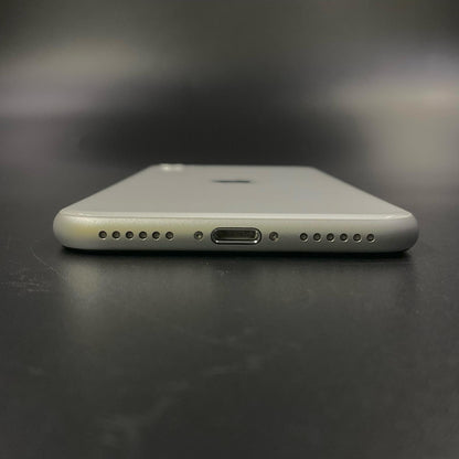 【全額返金保証】【最速発送】Apple iPhone iPhone SE（第2世代） 64GB ホワイト docomo 白ロム 動作確認済 81%
