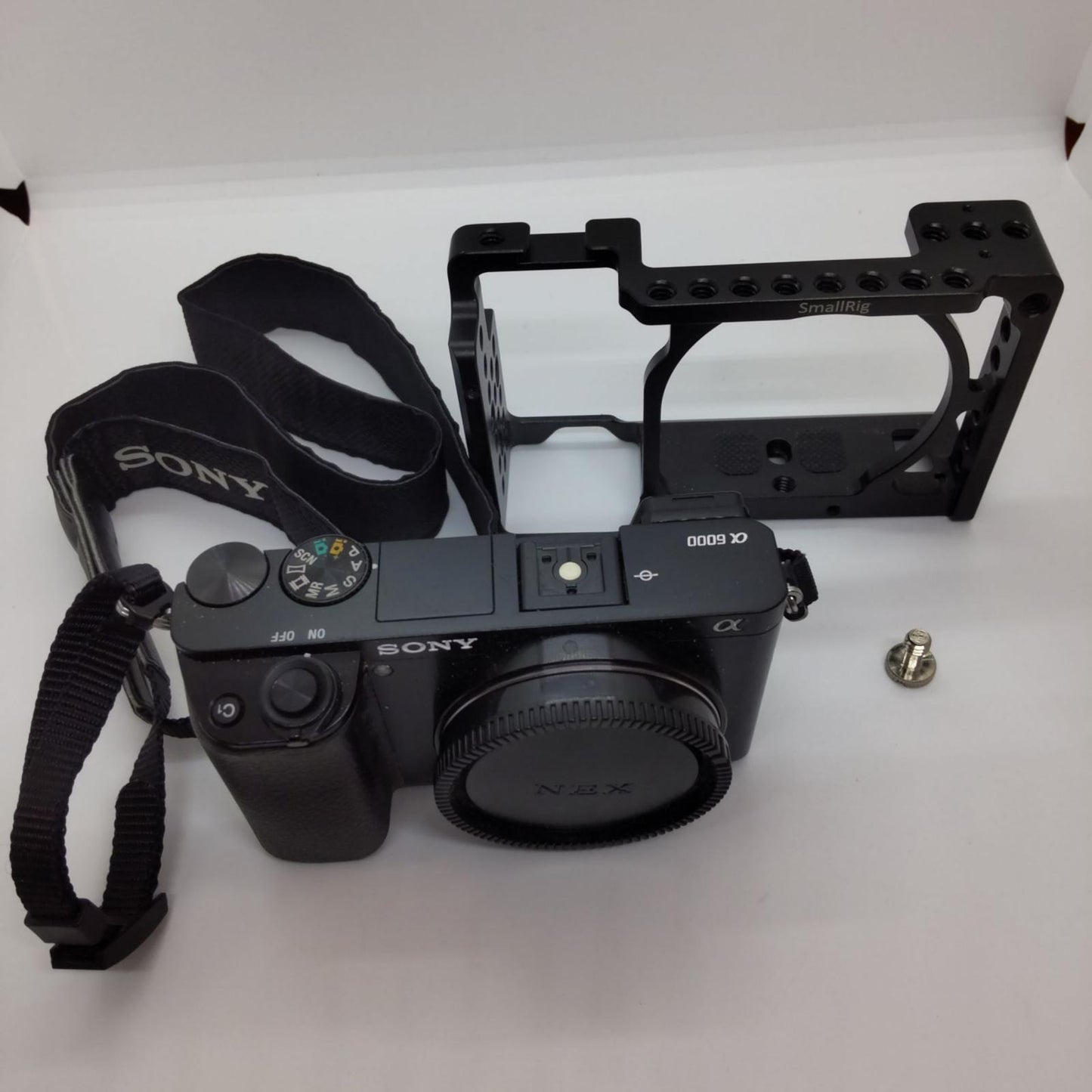 【全額返金保証】【最速発送】Sony デジタル一眼 α6000 ILCE-6000 ボディ ブラック 動作確認済