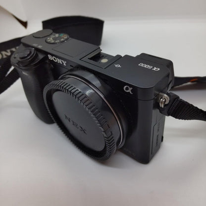 【全額返金保証】【最速発送】Sony デジタル一眼 α6000 ILCE-6000 ボディ ブラック 動作確認済
