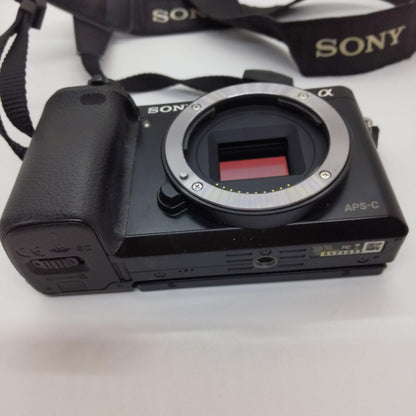 【全額返金保証】【最速発送】Sony デジタル一眼 α6000 ILCE-6000 ボディ ブラック 動作確認済