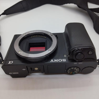 【全額返金保証】【最速発送】Sony デジタル一眼 α6000 ILCE-6000 ボディ ブラック 動作確認済