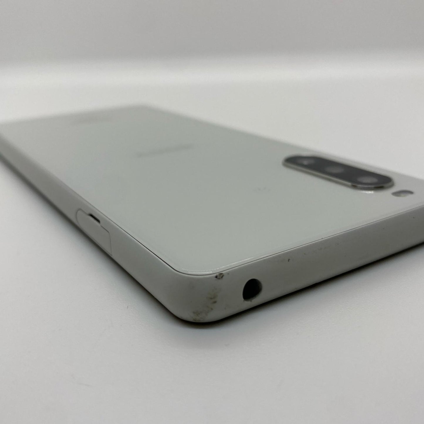 【最速発送】Sony Xperia 10 III 128GB White docomo SO-52B 白ロム【難有】