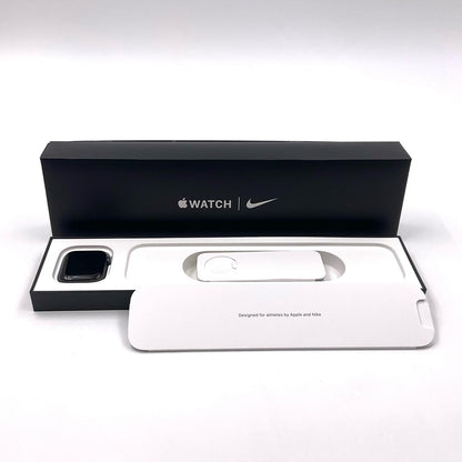 【全額返金保証】【最速発送】Apple Watch SE アルミニウム 40mm GPS 82% 動作確認済