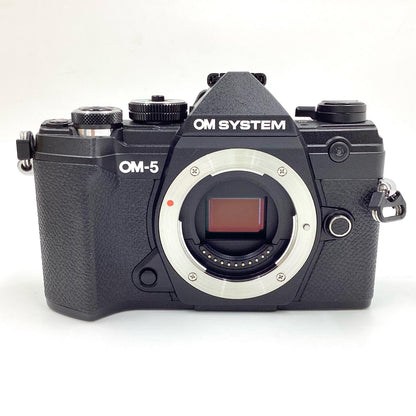 【全額返金保証】【最速発送】OM SYSTEM デジタル一眼 OM SYSTEM OM-5 ボディ [ブラック] ブラック 超美品 動作確認済