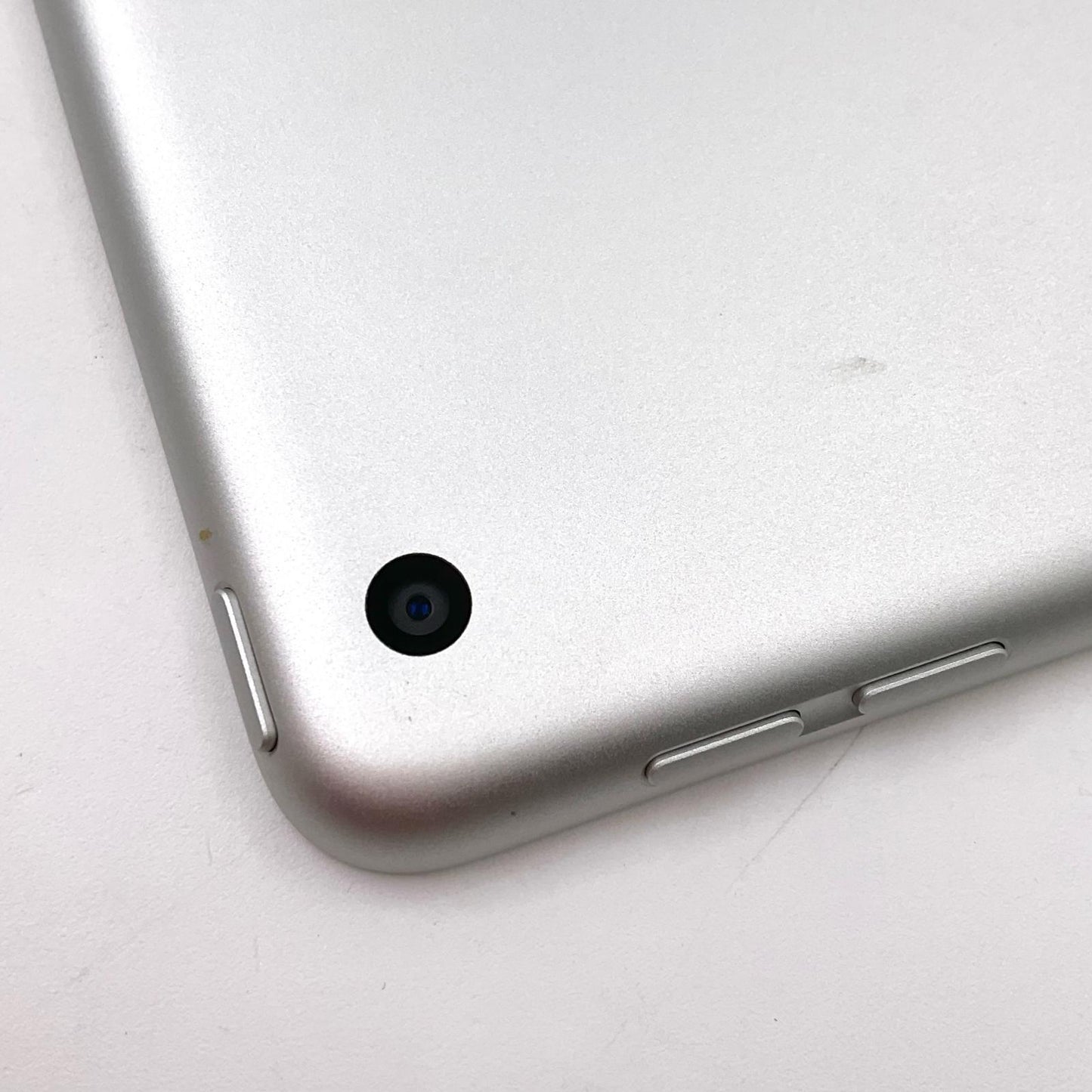 【全額返金保証】【最速発送】Apple iPad iPad 10.2インチ 第9世代 64GB シルバー Wi-Fi 動作確認済