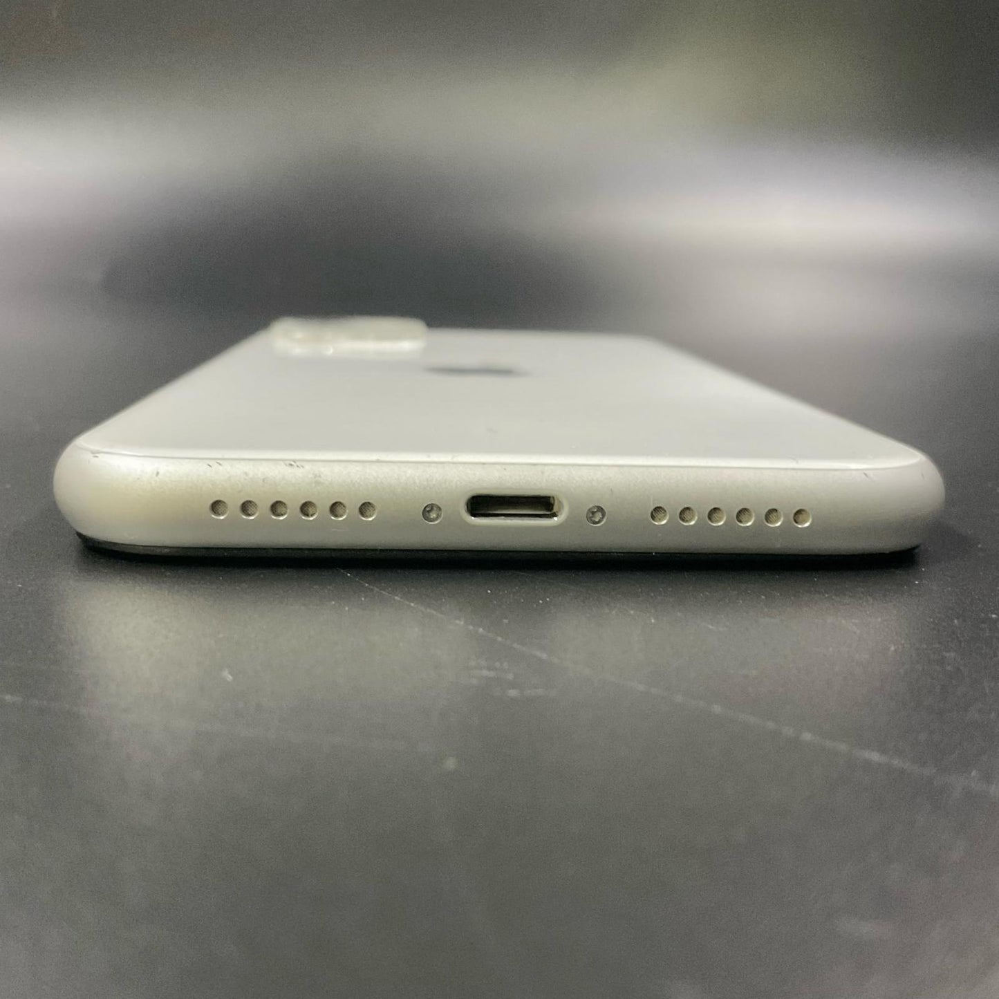 【最速発送】Apple iPhone iPhone 11 64GB ホワイト docomo 白ロム【難有】 75%
