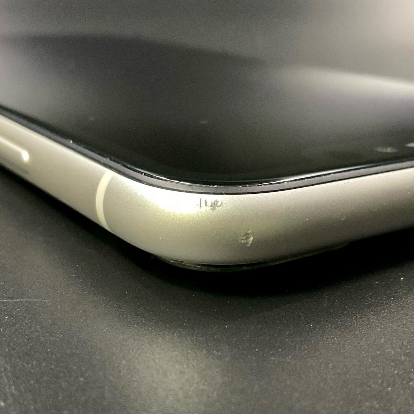 【最速発送】Apple iPhone iPhone 11 64GB ホワイト docomo 白ロム【難有】 75%