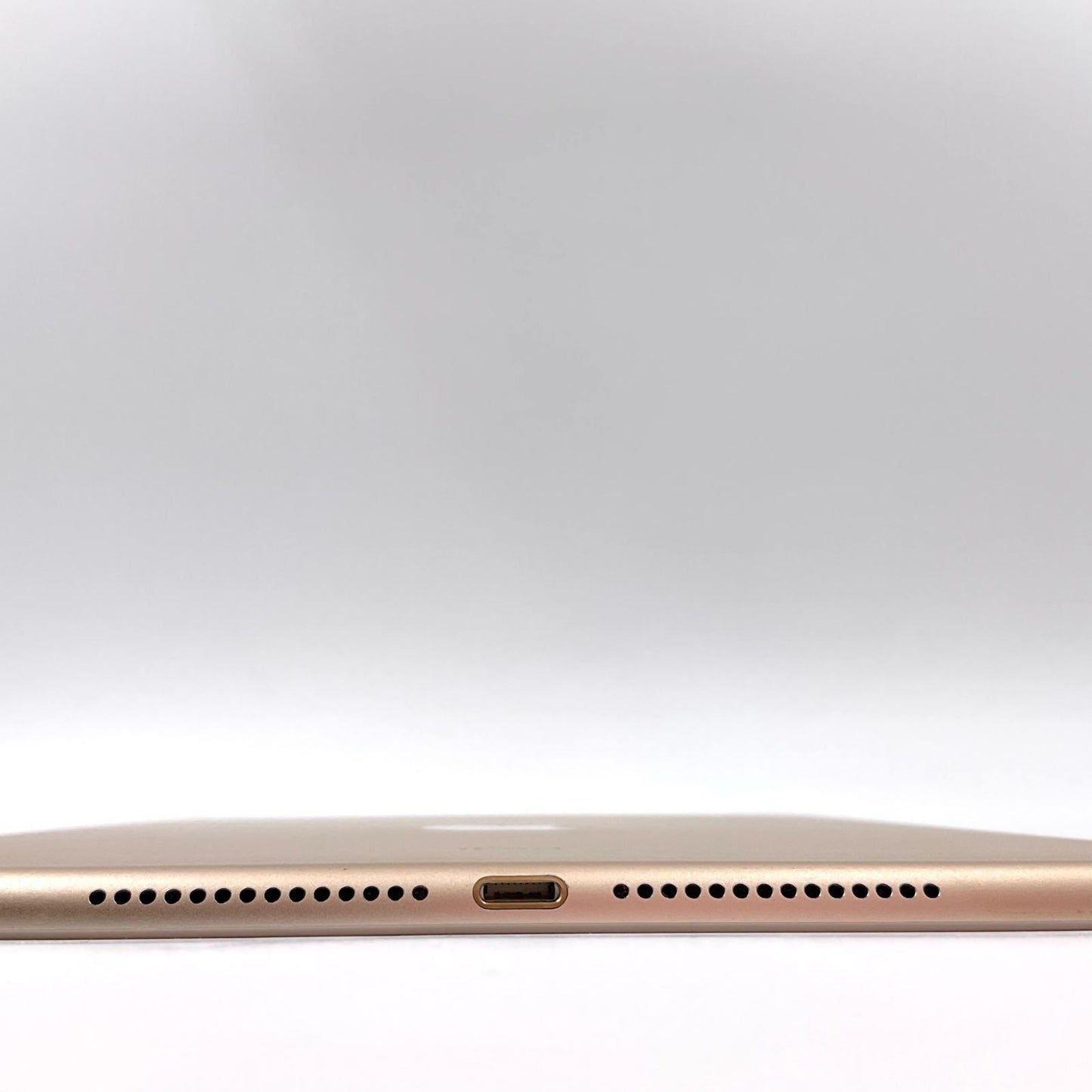 【全額返金保証】【最速発送】Apple iPad Air 9.7インチ 第2世代 16GB ゴールド WiFi+Cellular docomo 白ロム 動作確認済