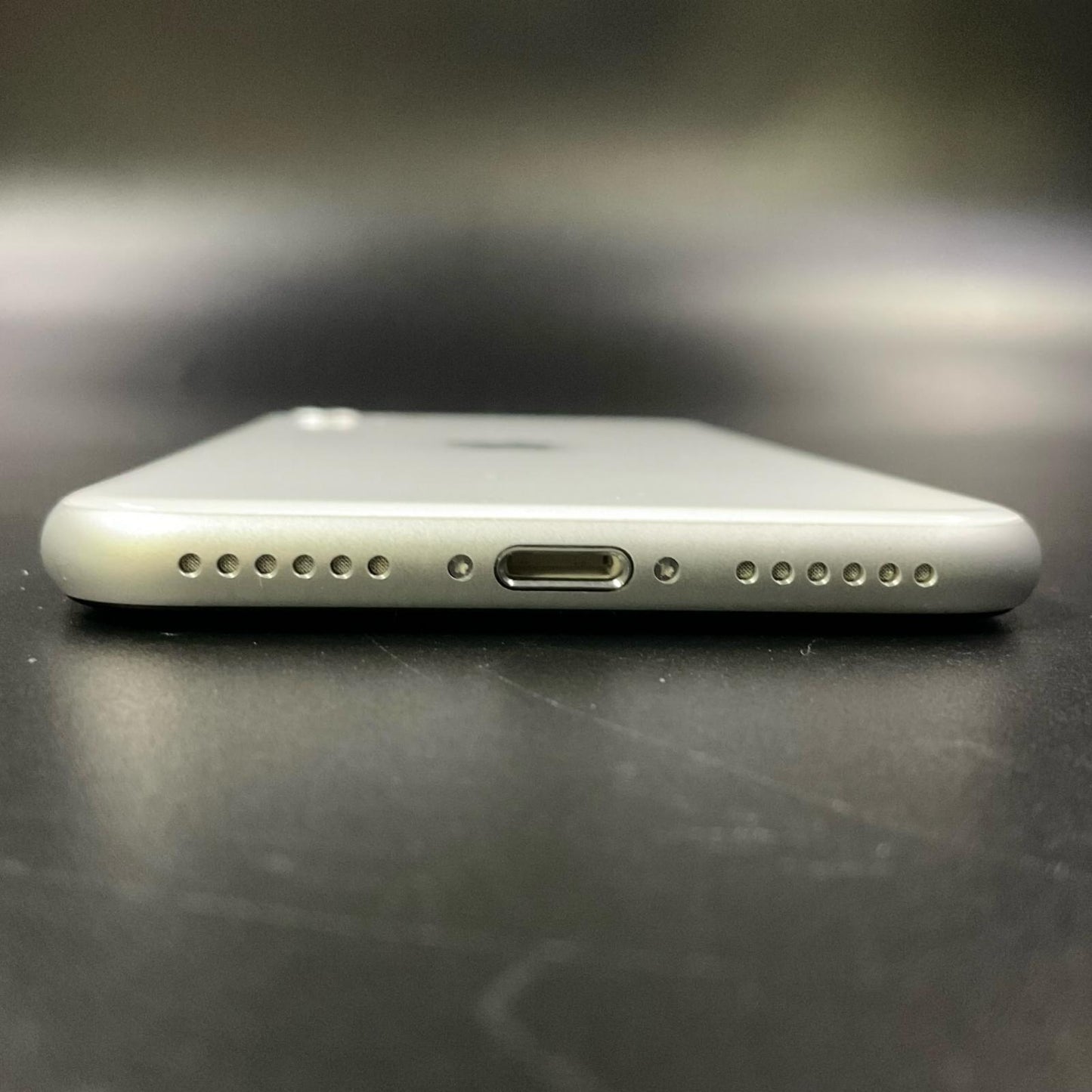 【全額返金保証】【最速発送】Apple iPhone iPhone SE（第2世代） 128GB ホワイト docomo 白ロム 超美品 動作確認済 96%