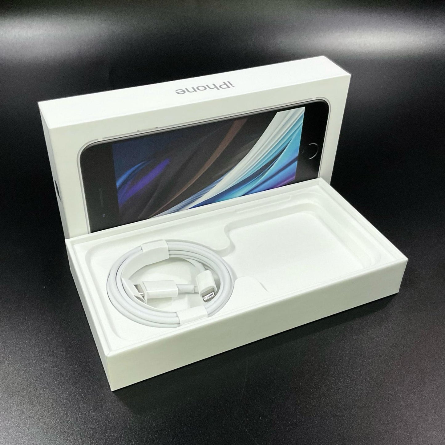 【全額返金保証】【最速発送】Apple iPhone iPhone SE（第2世代） 128GB ホワイト docomo 白ロム 超美品 動作確認済 96%