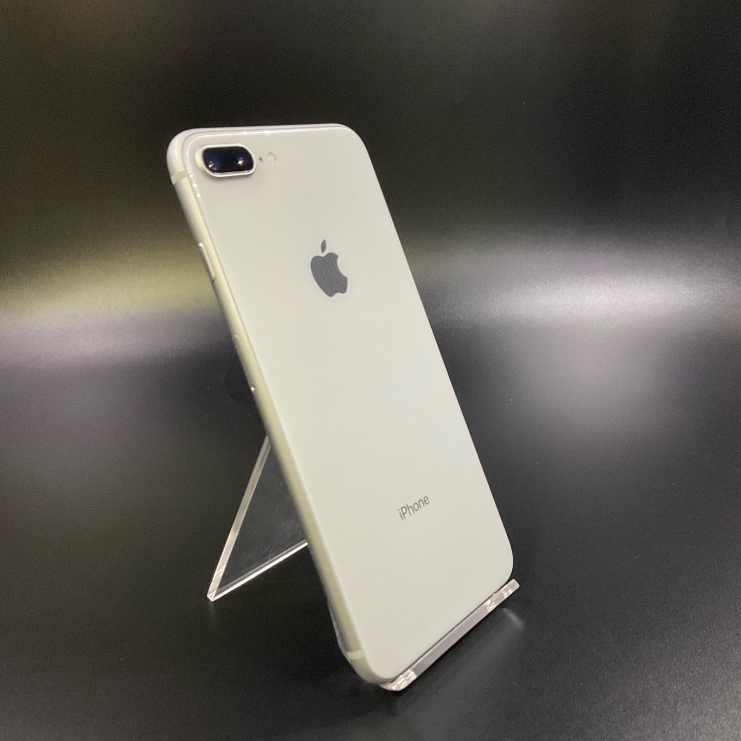 【全額返金保証】【最速発送】Apple iPhone iPhone 8 Plus 64GB シルバー docomo 白ロム 動作確認済 80%