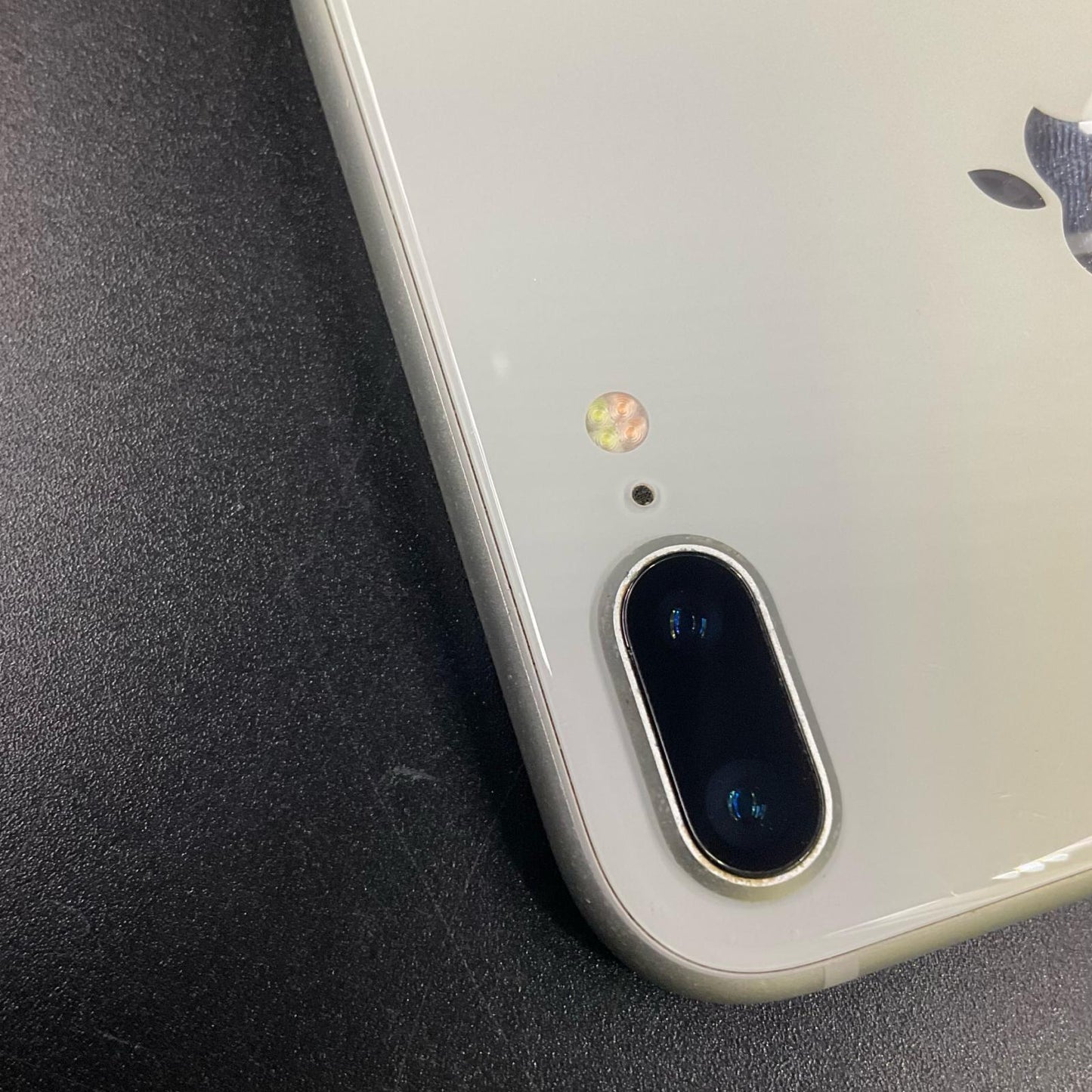 【全額返金保証】【最速発送】Apple iPhone iPhone 8 Plus 64GB シルバー docomo 白ロム 動作確認済 80%