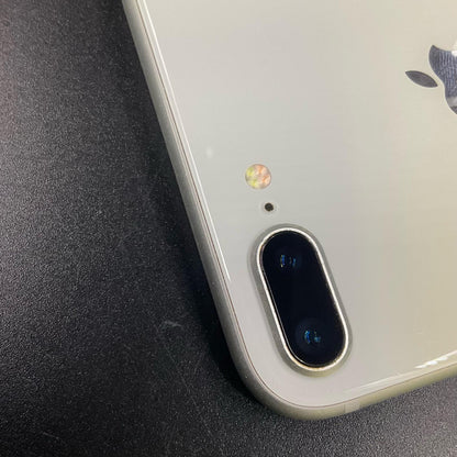 【全額返金保証】【最速発送】Apple iPhone iPhone 8 Plus 64GB シルバー docomo 白ロム 動作確認済 80%