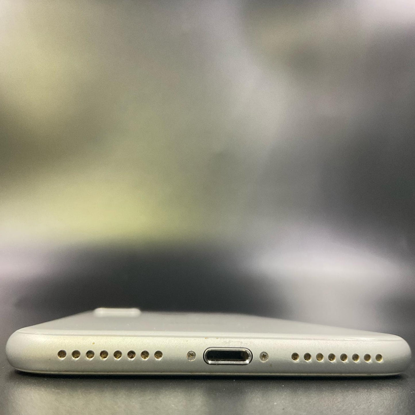 【全額返金保証】【最速発送】Apple iPhone iPhone 8 Plus 64GB シルバー docomo 白ロム 動作確認済 80%