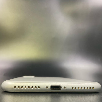 【全額返金保証】【最速発送】Apple iPhone iPhone 8 Plus 64GB シルバー docomo 白ロム 動作確認済 80%