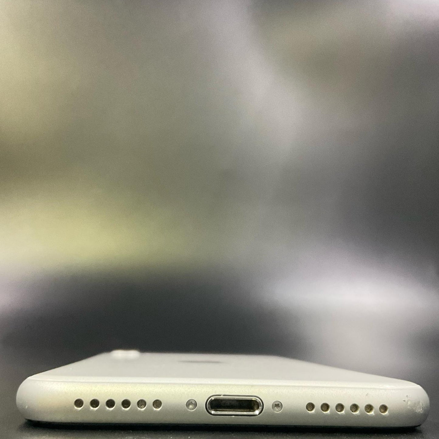 【全額返金保証】【最速発送】Apple iPhone iPhone SE（第2世代） 64GB ホワイト Softbank 白ロム 動作確認済 76%